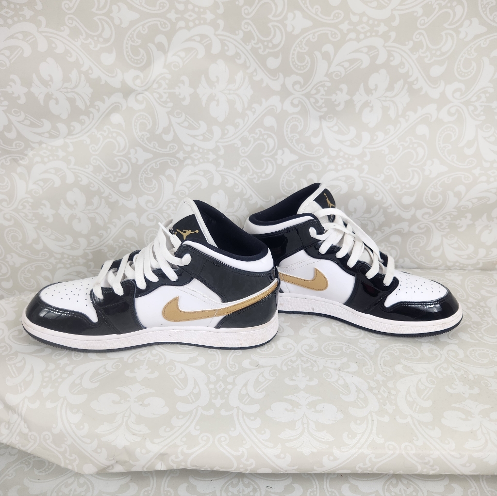 Euc Jordan Kids' Black, White, And Gold Sneakers